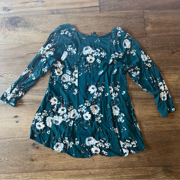 Torrid Green Teal Floral Buttoned Blouse - Picture 3 of 3